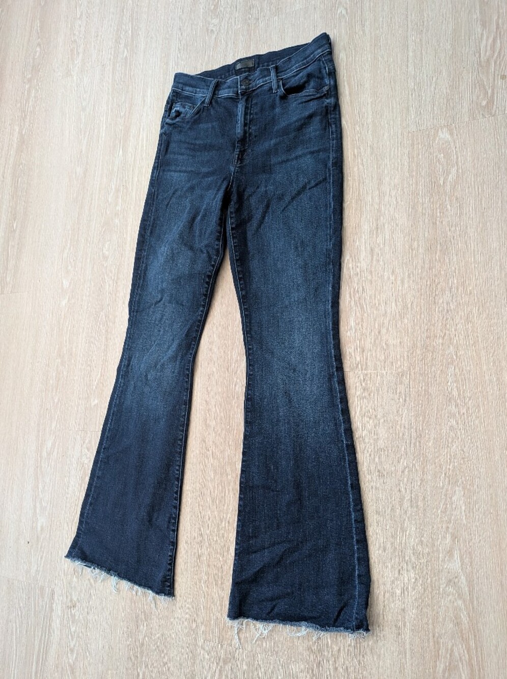 MOTHER Jeans Women's 28 The Weekender Fray Mint Condition Flare - Picture 3 of 13